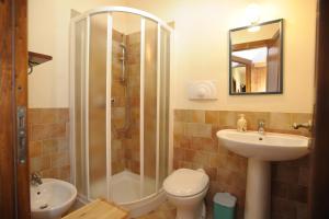 A bathroom at Arco Ubriaco Még 37 kép