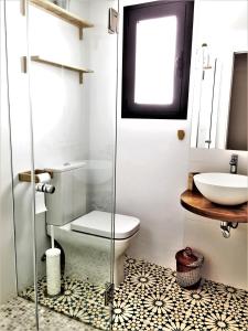 Kúpeľňa v ubytovaní CASA MOLINERO con encanto y maravillosa terraza con vistas VFT/CA/05921