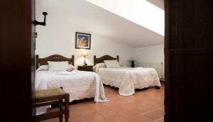 a bedroom with two beds with white linens at APARTAMENTO 2 4/6 PAX CASA RURAL EL SAUCE. A 2,5 KM DE CUENCA CAPITAL in Nohales +40 photos