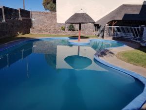 Bazén v ubytování Karoo View Guesthouse Cradock nebo v jeho okolí