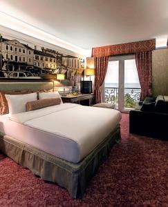 Ένα ή περισσότερα κρεβάτια σε δωμάτιο στο Mell Hotel