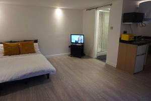 Kuchyň nebo kuchyňský kout v ubytování RJO Serviced Accommodation Purfleet