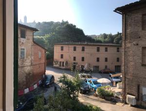 Budova, v ktorej sa apartmán nachádza + 20 fotografií