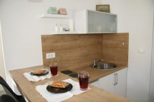 Kuchyň nebo kuchyňský kout v ubytování Stylish Apartment in City Center