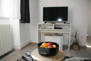 TV a/nebo společenská místnost v ubytování Stylish Apartment in City Center