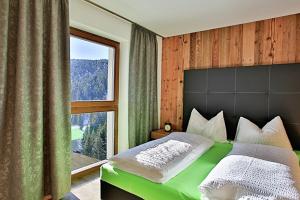 A bed or beds in a room at Familyparadies GAMPLALM