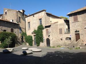 a group of stone buildings with rocks in the street at pietrolafontaine19 in Viterbo