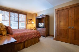 Cama o camas de una habitación en New Reduced Rates in Village at Northstar Residence! - Iron Horse North 202