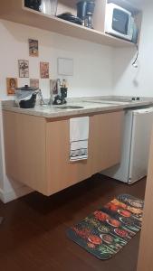 a kitchen counter with a sink and a microwave at Flat Manaus in Manaus