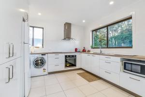 Η κουζίνα ή μικρή κουζίνα στο 2 Bedroom Unit Mooloolaba- Walk to the Beach