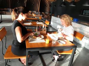 入住The Gallery Hotel Nai Harn的客人
