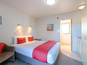 Tempat tidur dalam kamar di Bella Vista Motel Westport
