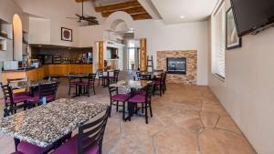 ห้องอาหารหรือที่รับประทานอาหารของ Best Western Apache Junction Inn