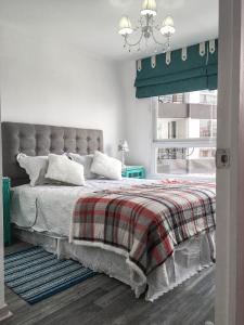 Un pat sau paturi într-o cameră la Depto Metro Cal y Canto