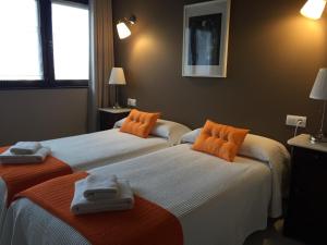 Postel nebo postele na pokoji v ubytování Apartamentos El Hospital de Villahormes
