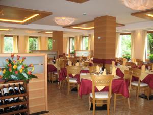 En restaurant eller et andet spisested på Alphotel Milano