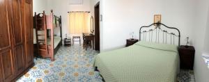 Cama ou camas em um quarto em Hotel Villaggio Stromboli - isola di Stromboli