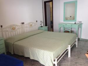 Cama ou camas em um quarto em Hotel Villaggio Stromboli - isola di Stromboli