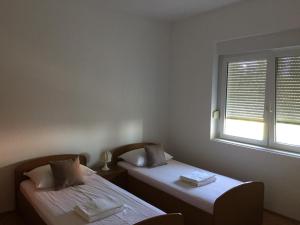 Postel nebo postele na pokoji v ubytování Villa Vidovic Apartments Bella Vista Mare