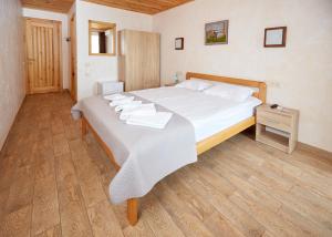 Postel nebo postele na pokoji v ubytování Tikhaya Gavan Hotel