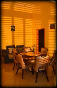 Posezení v ubytování Niv Villa + 35 fotografií