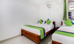 Postel nebo postele na pokoji v ubytování Treebo New Redfern, Madikeri