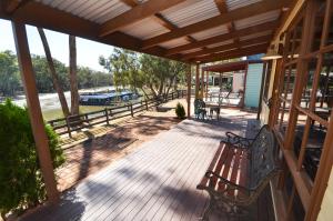 Balkón nebo terasa v ubytování Tasman Holiday Parks - Merool on the Murray