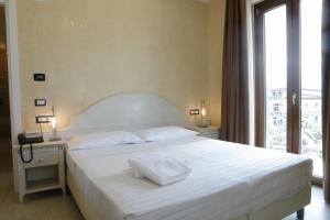 Postel nebo postele na pokoji v ubytování L' Araba Fenice Hotel & Resort