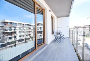 Balkón alebo terasa v ubytovaní Apartament Lazur z miejscem postojowym w garażu
