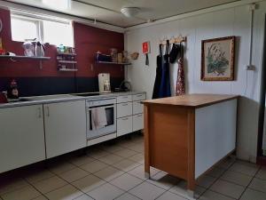 Cucina o angolo cottura di Guesthouse Gamli Bær