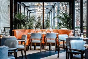 Ruang duduk di The Dupont Circle Hotel