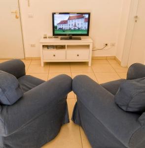 Una televisión o centro de entretenimiento en San Giacomo 32 Residence