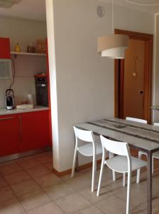 A kitchen or kitchenette at HOME DI CRISTINA