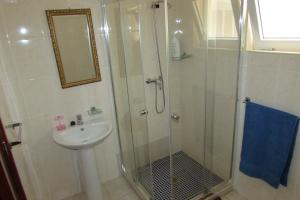 a bathroom with a shower and a sink at Rooming house in Espargos