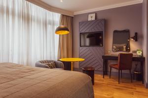 TV a/nebo společenská místnost v ubytování The Gardens Hotel