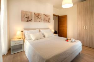 a bedroom with a large white bed with two pillows at Casa Il Glicine a due passi dal centro in Siena
