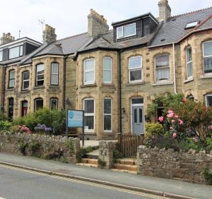 Gallery image of Cornish Townhouse Central Newquay with Parking - Simply Check In in Newquay