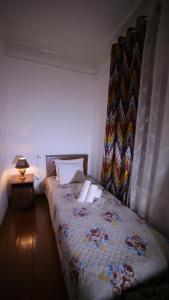 Katil atau katil-katil dalam bilik di Qutlug Qadam Guest House