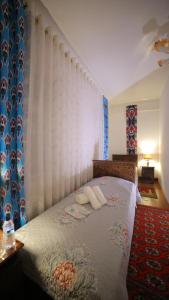 Katil atau katil-katil dalam bilik di Qutlug Qadam Guest House