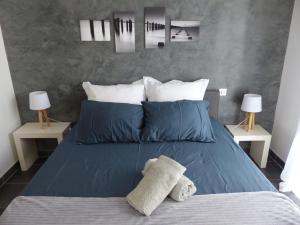 Un pat sau paturi într-o cameră la BAVELA