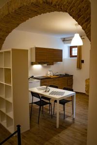 a kitchen with a table and chairs in a room at Casa Concerie Quattro in Sulmona