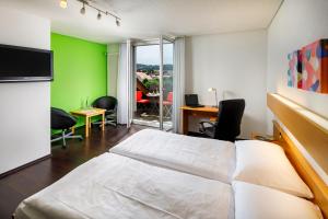 A television and/or entertainment centre at Hotel Stalden