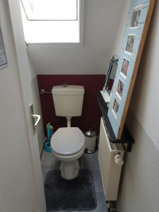 a small bathroom with a toilet in a stair case at Ferienloft im Grünen in Gschwend