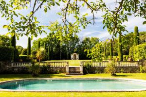 a swimming pool in the yard of a house at Le domaine des Oréades in Uzès