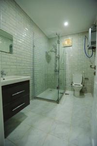 Koupelna v ubytování Azar Boutique Hotel