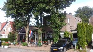 a black car parked in front of a house at Bed and Breakfast in Zilk