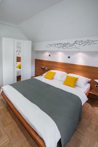 Cama ou camas em um quarto em House of Adventure - The Base to explore Slovenia