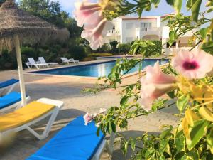 - Vistas a la piscina de la villa en Casas do Ramalhete, en Luz