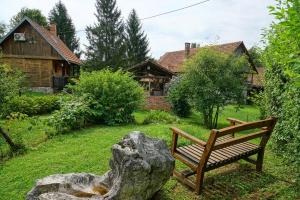 Κήπος έξω από το Dorina hiža +65 φωτογραφίες