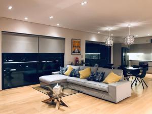 Posezení v ubytování Luxury & Stylish Family Apartment